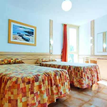 Amplio Apartamento Con 2 Dormitorios Y Vistas A Mar En Apartmán