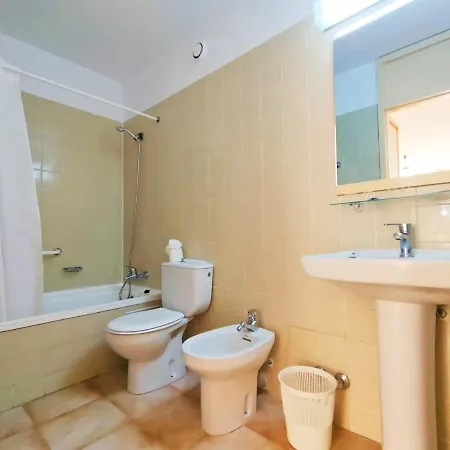 Amplio Apartamento Con 2 Dormitorios Y Vistas A Mar En *