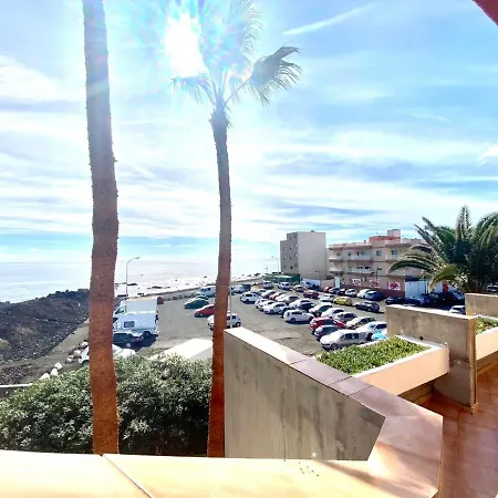 Amplio Apartamento Con 2 Dormitorios Y Vistas A Mar En