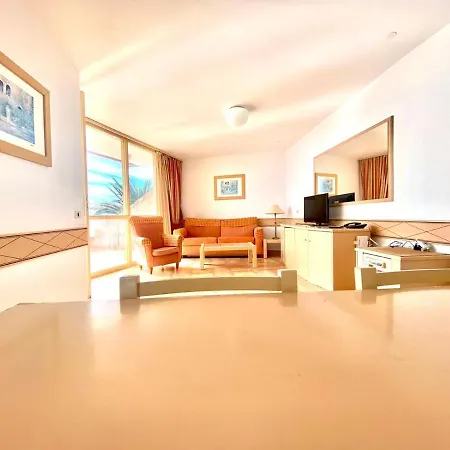 Amplio Apartamento Con 2 Dormitorios Y Vistas A Mar En Apartament