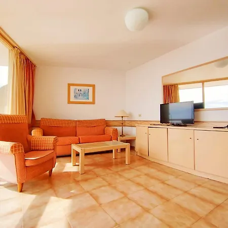 Amplio Apartamento Con 2 Dormitorios Y Vistas A Mar En